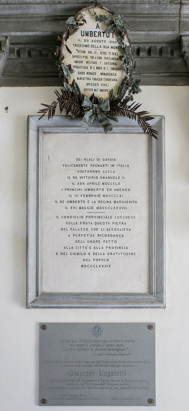 Lapidi commemorative presenti in Cortile Carrara