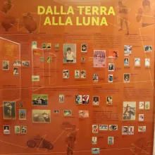 Album: collezione di figurine dalla terra alla luna